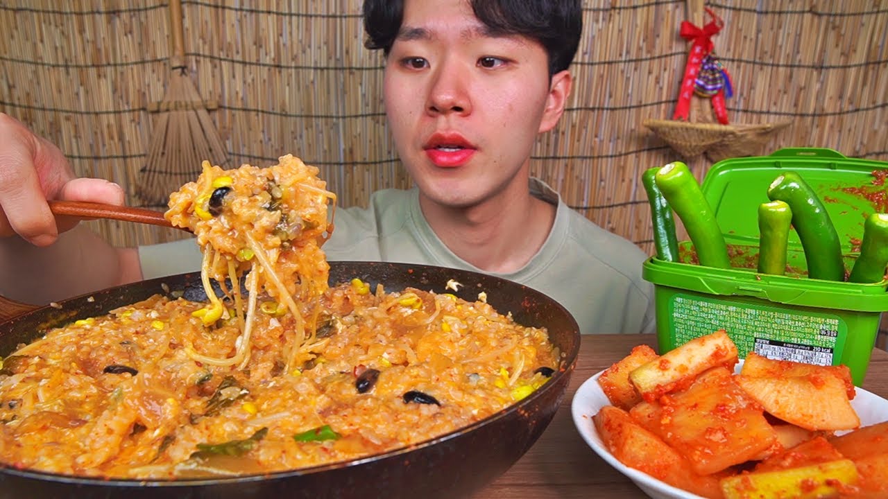 갱시기죽 많이 입니다. 이게 이렇게 맛있는 줄 몰랐습니다..! GANGSIGI PORRIDGE CHILI KIMCHI KOREAN FOOD ASMR MUKBANG.