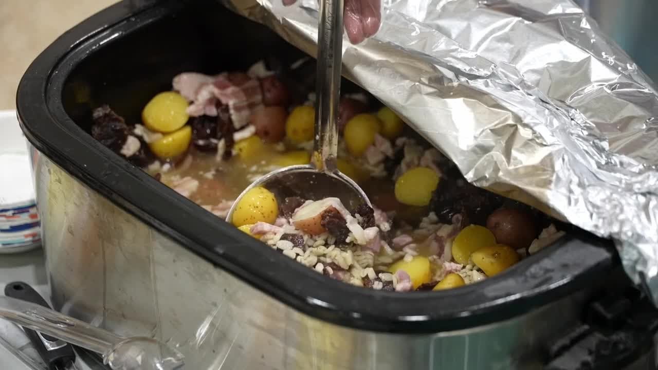 Раздача мяса играет важную роль в резервации Кроу