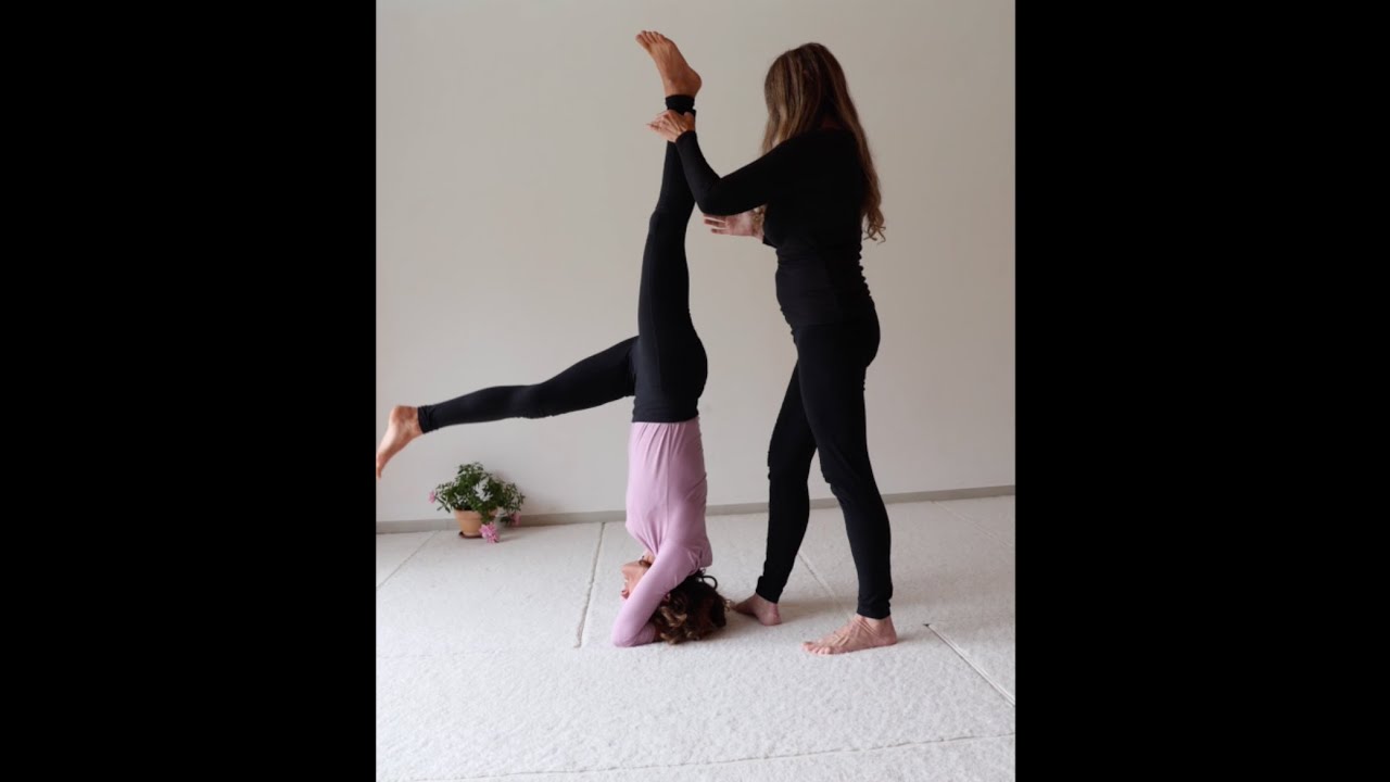 Die Kunst der Korrektur -  Yoga Arte - Der Kopfstand