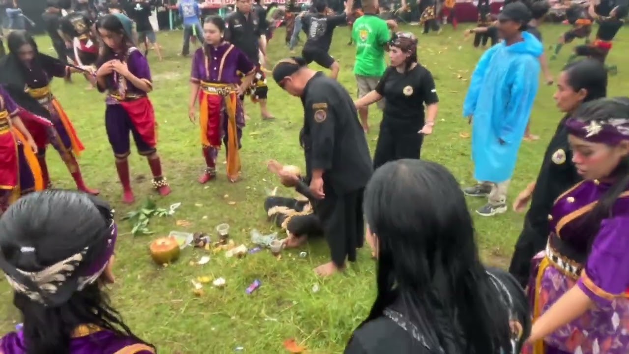 Momen Kesurupan Terus Berlanjut, Penonton Terpaku Tak Berkedip