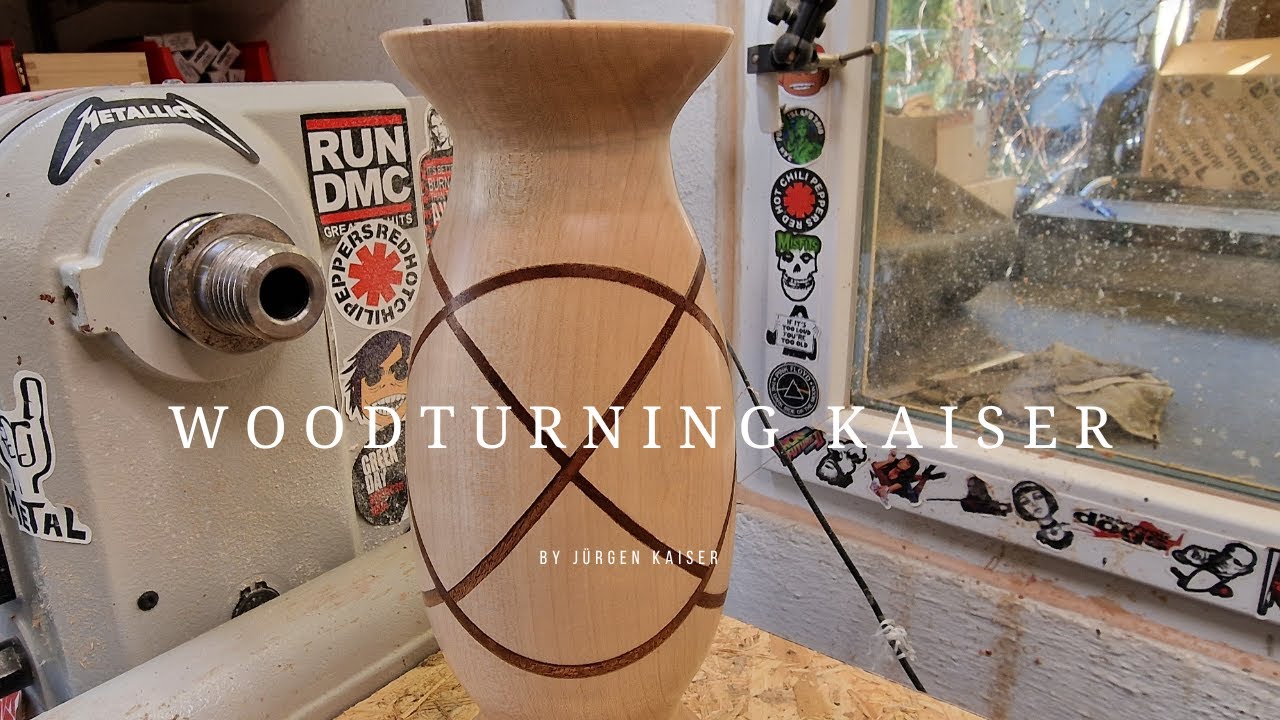 Woodturning - a Celtic knot in the vase