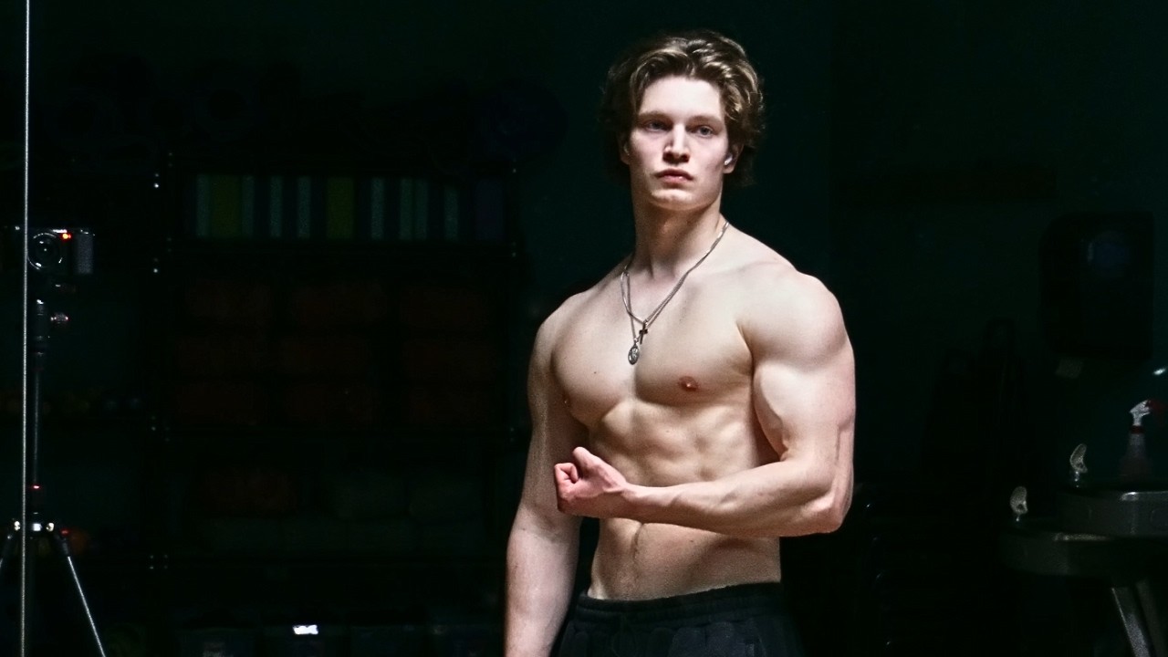 HOW TO BECOME THE MOST JACKED GUY IN YOUR FRIEND GROUP