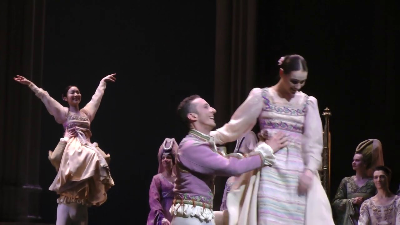 Neapolitan dance - Act III - Swan Lake/Le Lac des cygnes (Choreography :  Rudolf Noureev)