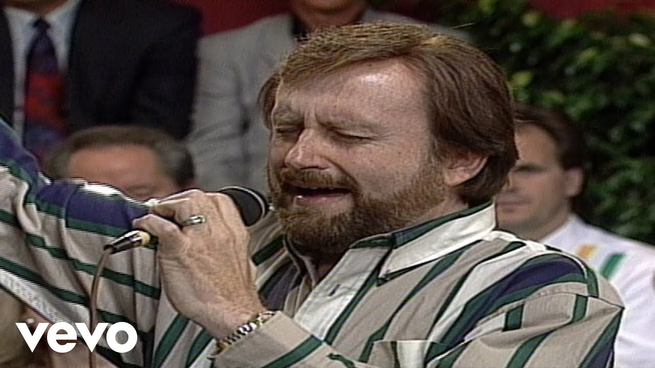 Bill & Gloria Gaither - Redemption Draweth Night [Live] ft. Gordon Jensen