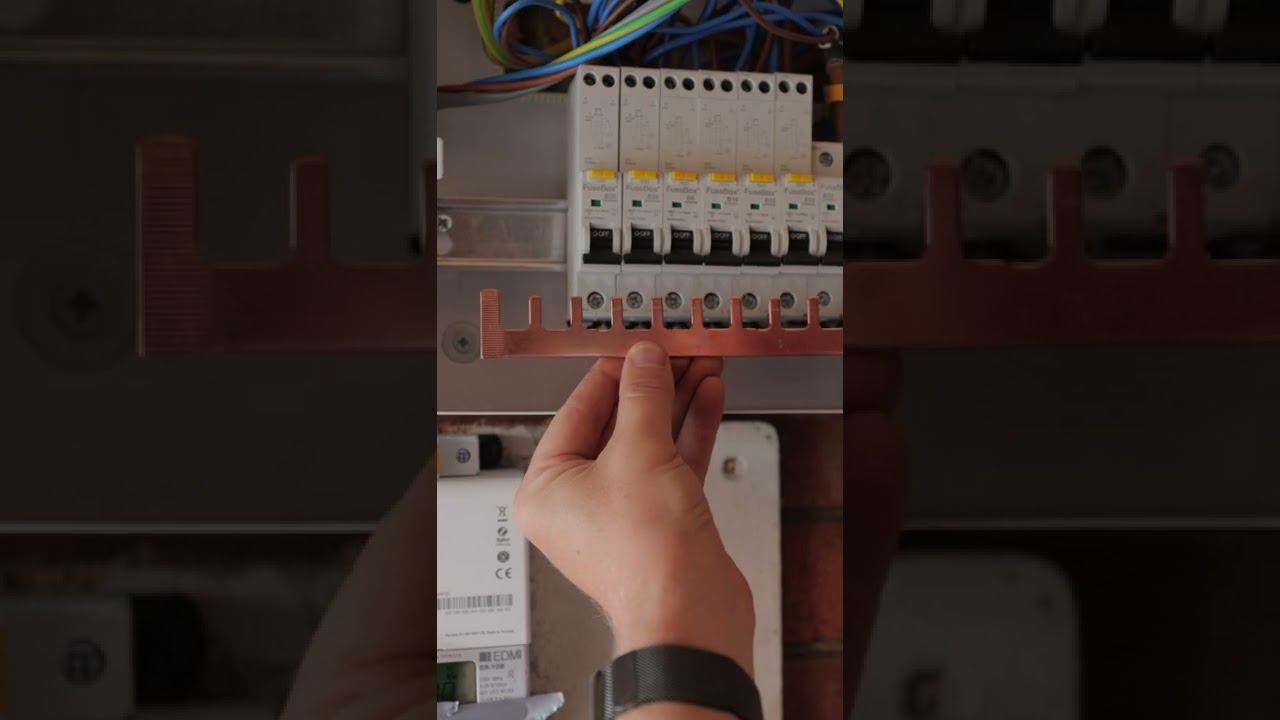 Всегда полезно перепроверить! Неправильная установка шинопровода 😮 #шорты