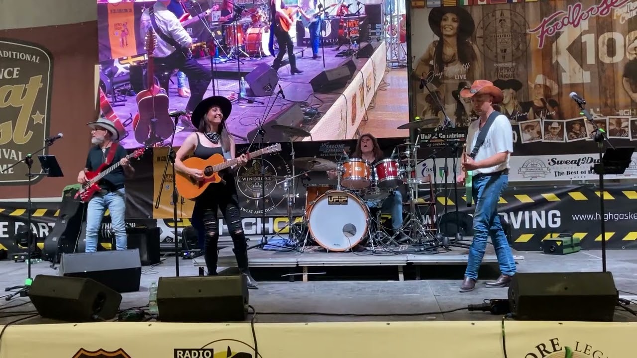 The Square Dance & Jay Santilli play Deja Vu al Sweat and Dust Country Festival 15/06/2025