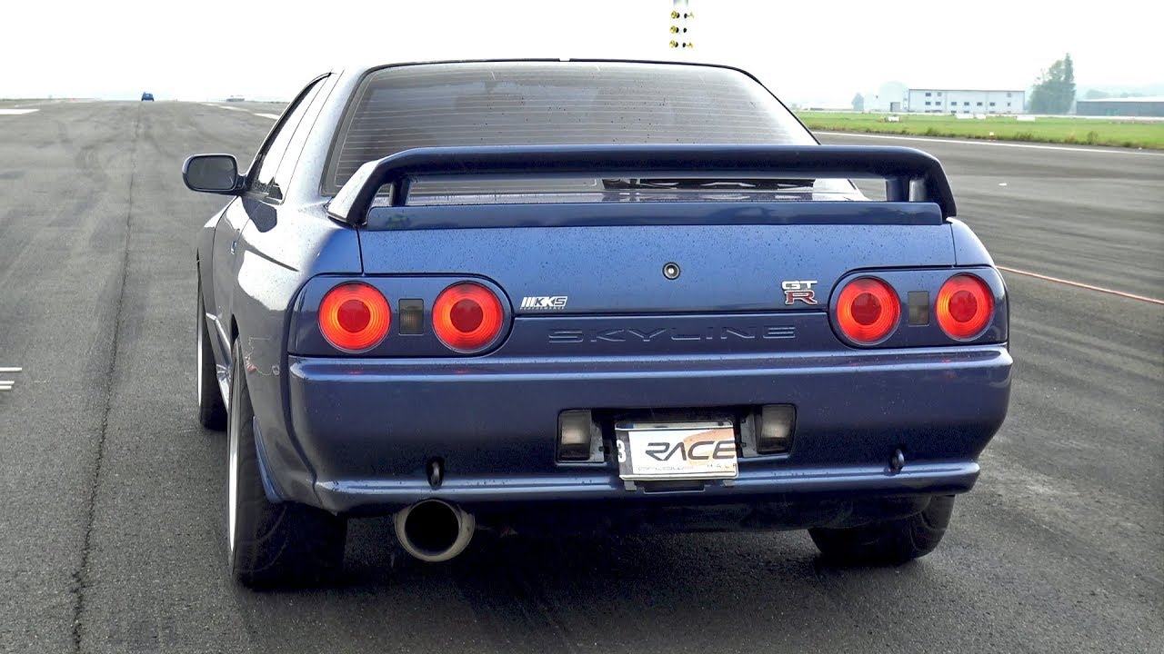 Nissan Skyline R32 GTR - INSANE LAUNCH CONTROL ACCELERATIONS!