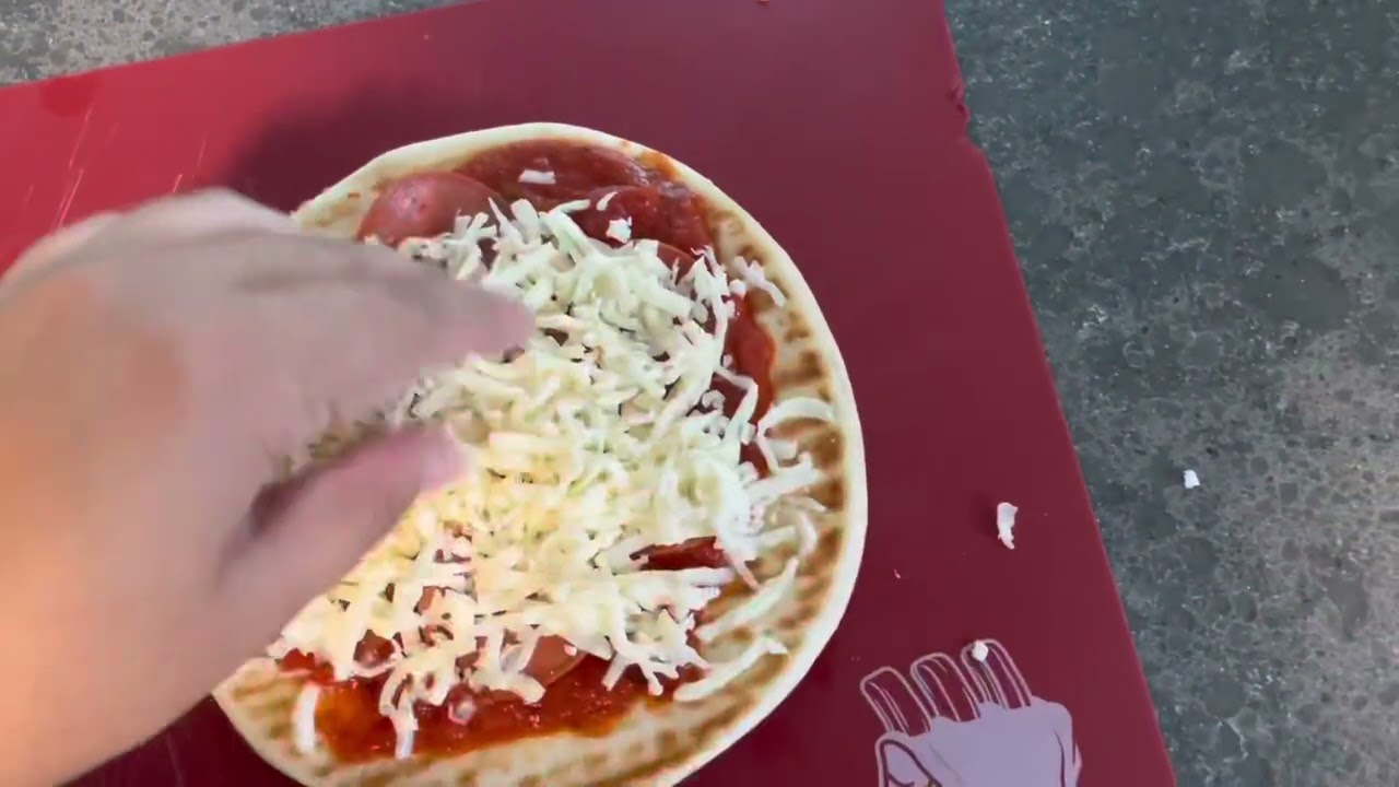 How to Make a Flatbread Pizza Using an Air Fryer