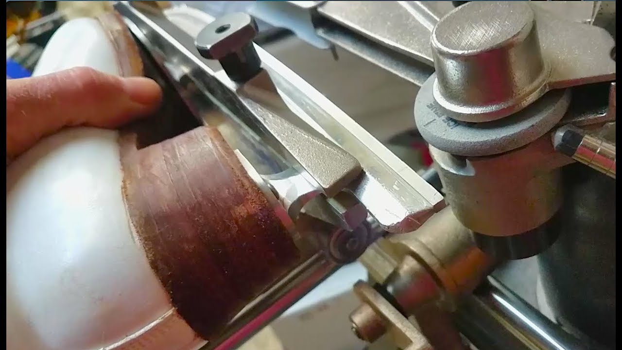Figure Skate Sharpen Paramount 440 Clamping Incredible Edger vid13 SS27