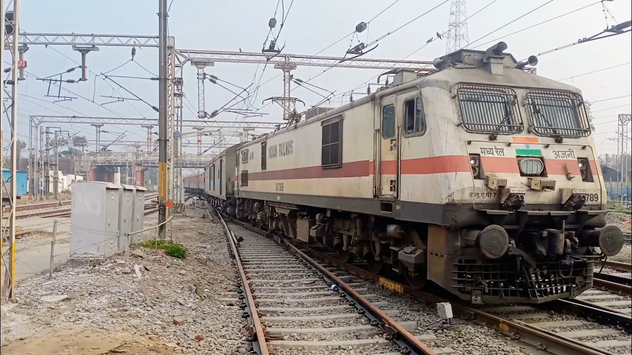 (22125) (Nagpur - Amritsar) AC SF Express 