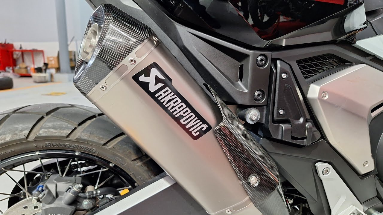 Honda XADV 750  Akrapovic sound.