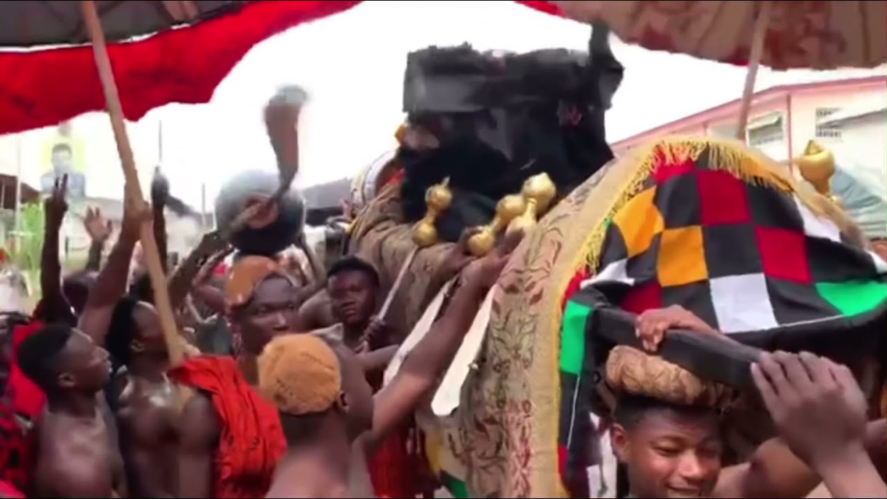 Late Asamponhene palanquin ride.
