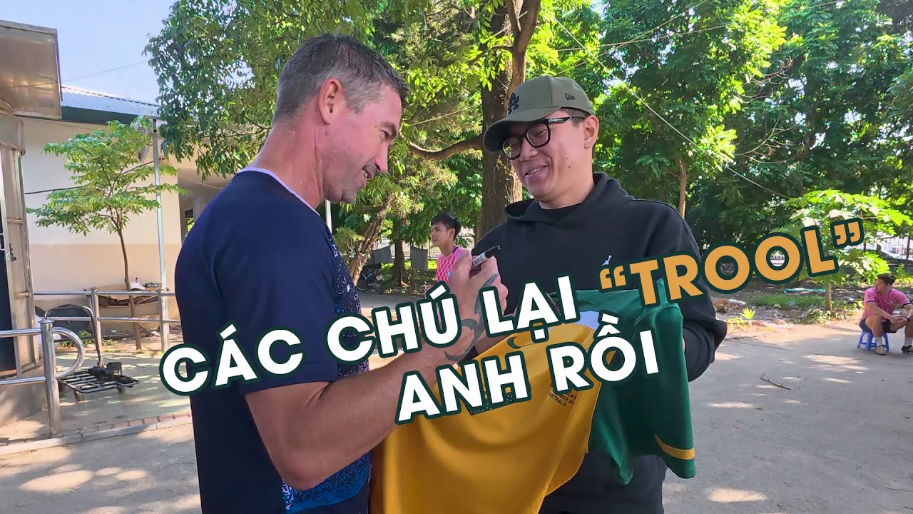 Gặp cựu danh thủ Ngoại hạng Anh Harry Kewell trong một ngày đẹp trời Hà Nội