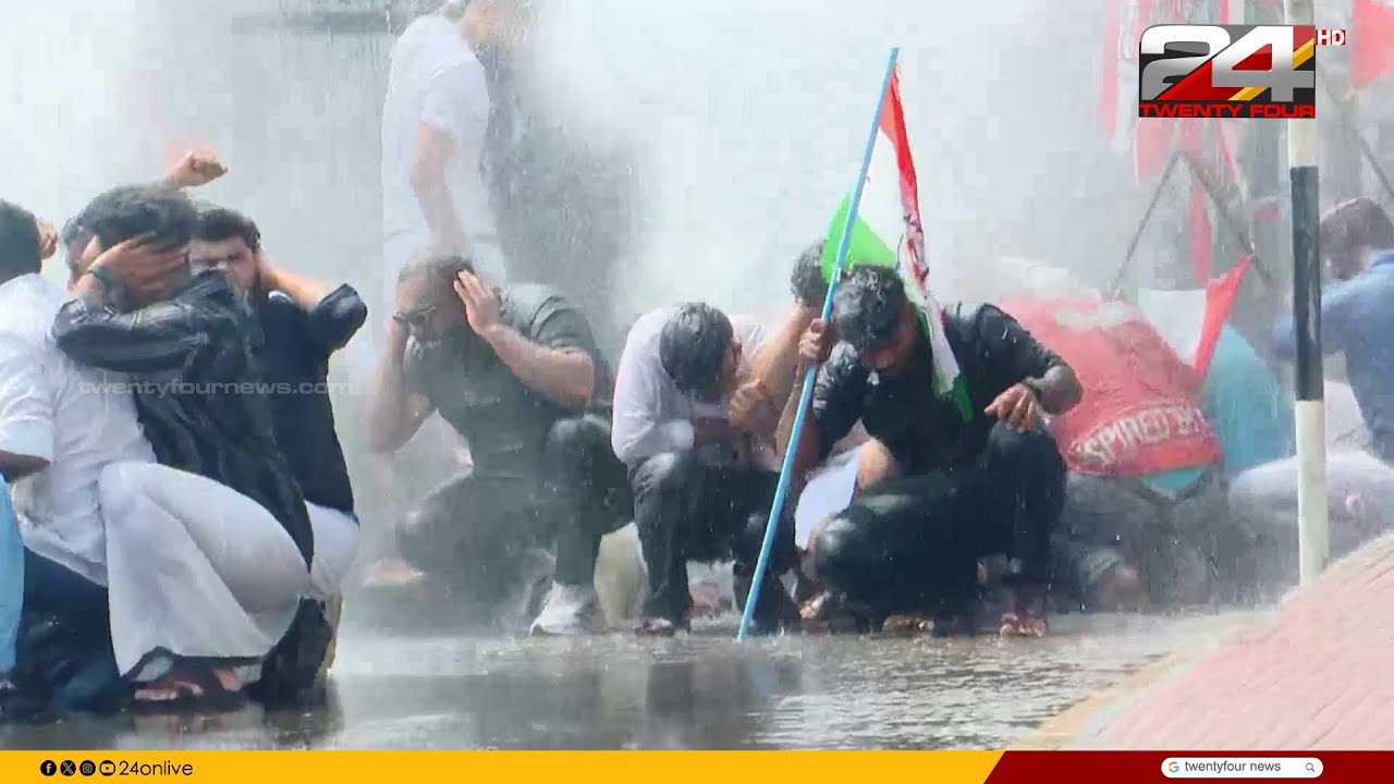 മുഖ്യമന്ത്രിയുടെ ഫ്ലക്സിൽ കല്ലേറ്; തൃശൂരിൽ യൂത്ത് കോൺഗ്രസ് മാർച്ചിൽ സംഘർഷം | Youth Congress Protest