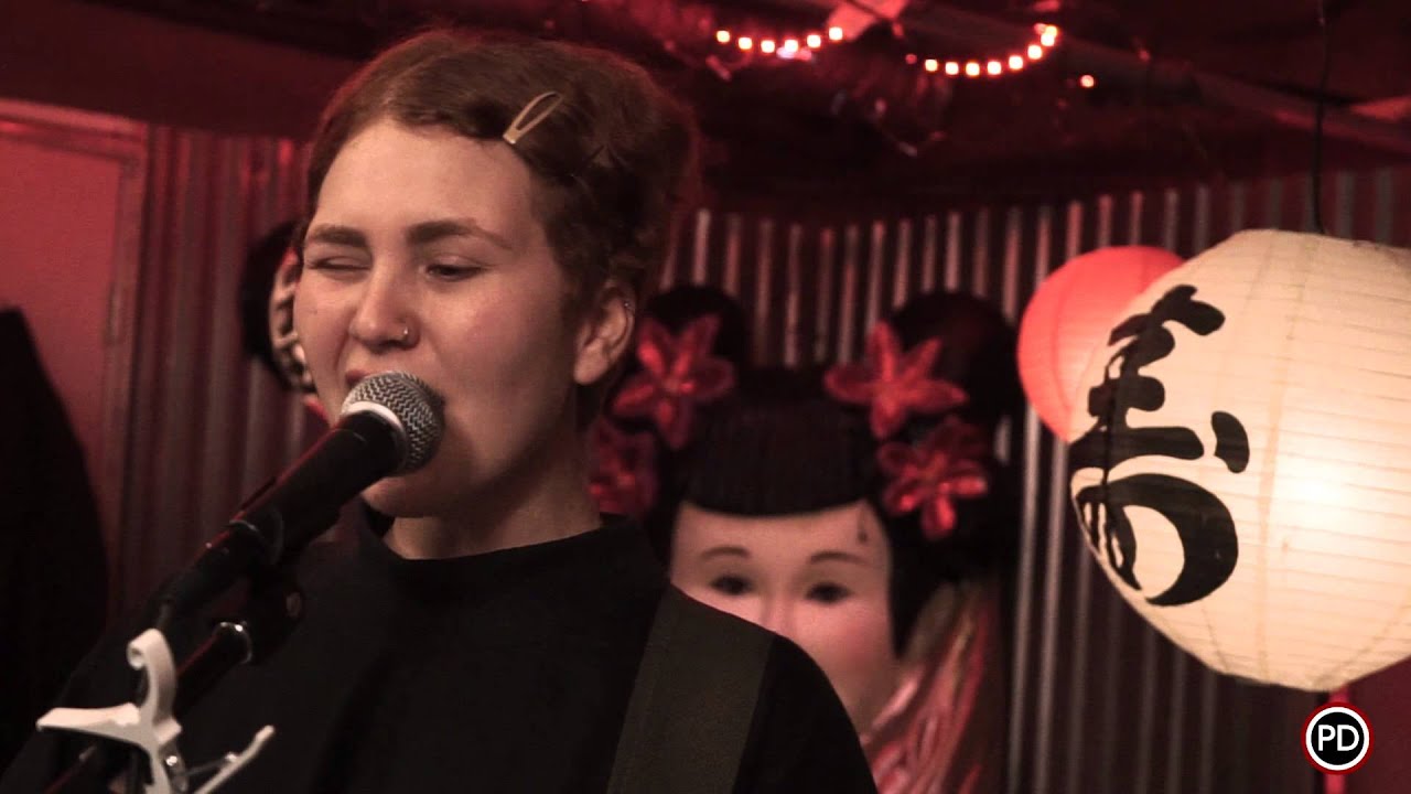 Girlpool - Cherry Picking (Live on PressureDrop.tv)