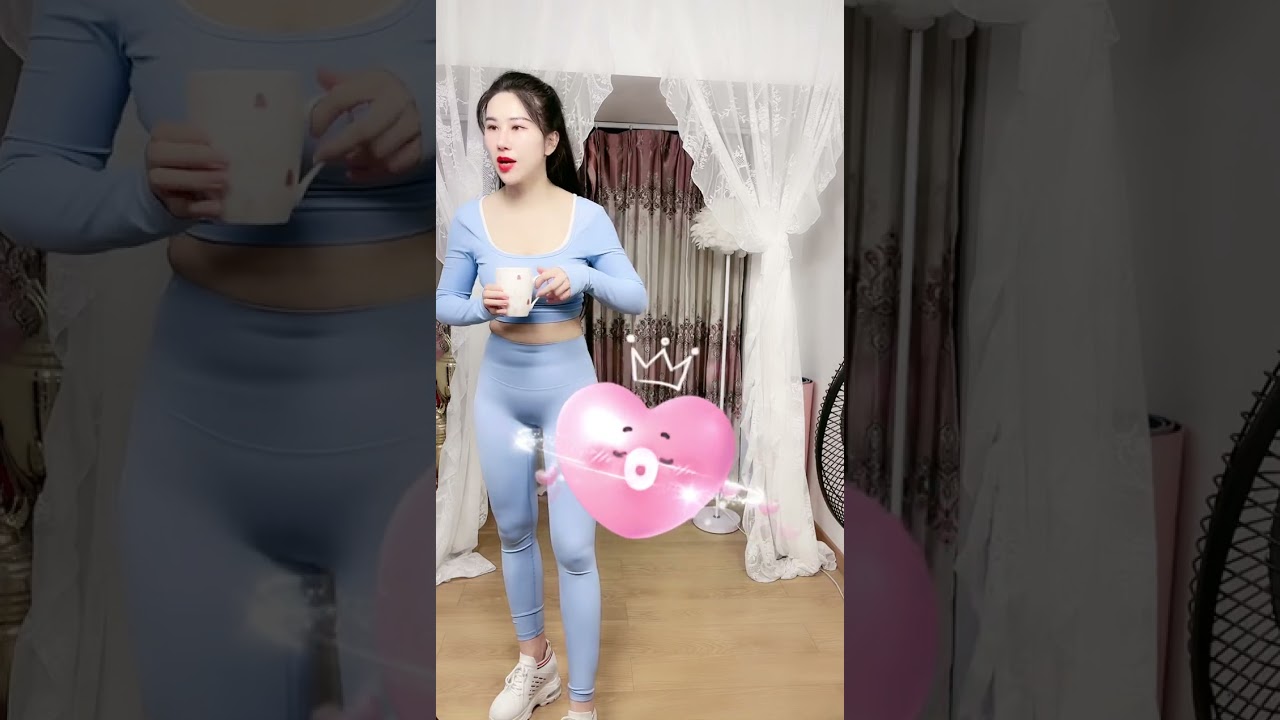紧身裤美女带你健身