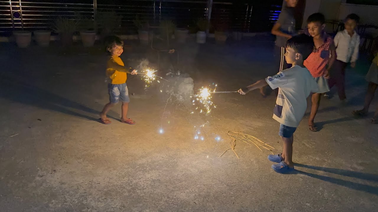 पहले पूजा फिर पटाखों का धमाका 🪔✨ | छोटी दिवाली सेलिब्रेशन 2025 🎆🔥