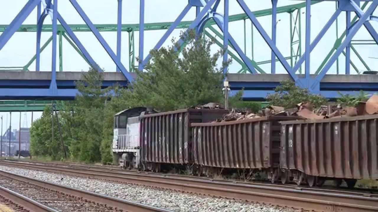 CSX Trains and an SW1001 at Ashland, KY [HD]