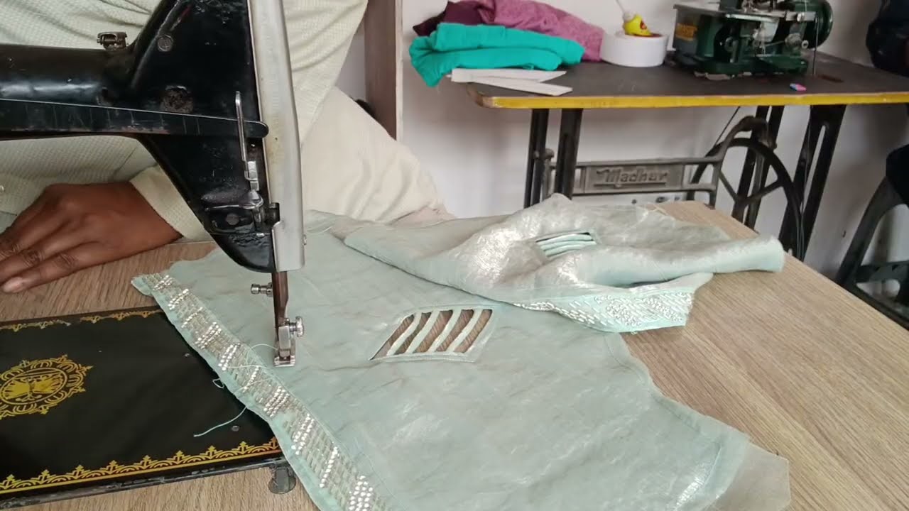 ब्लाउज की बाजू में सुंदर डिजाइन | Blouse Sleeve Design Cutting और Stitching | आसान सिलाई