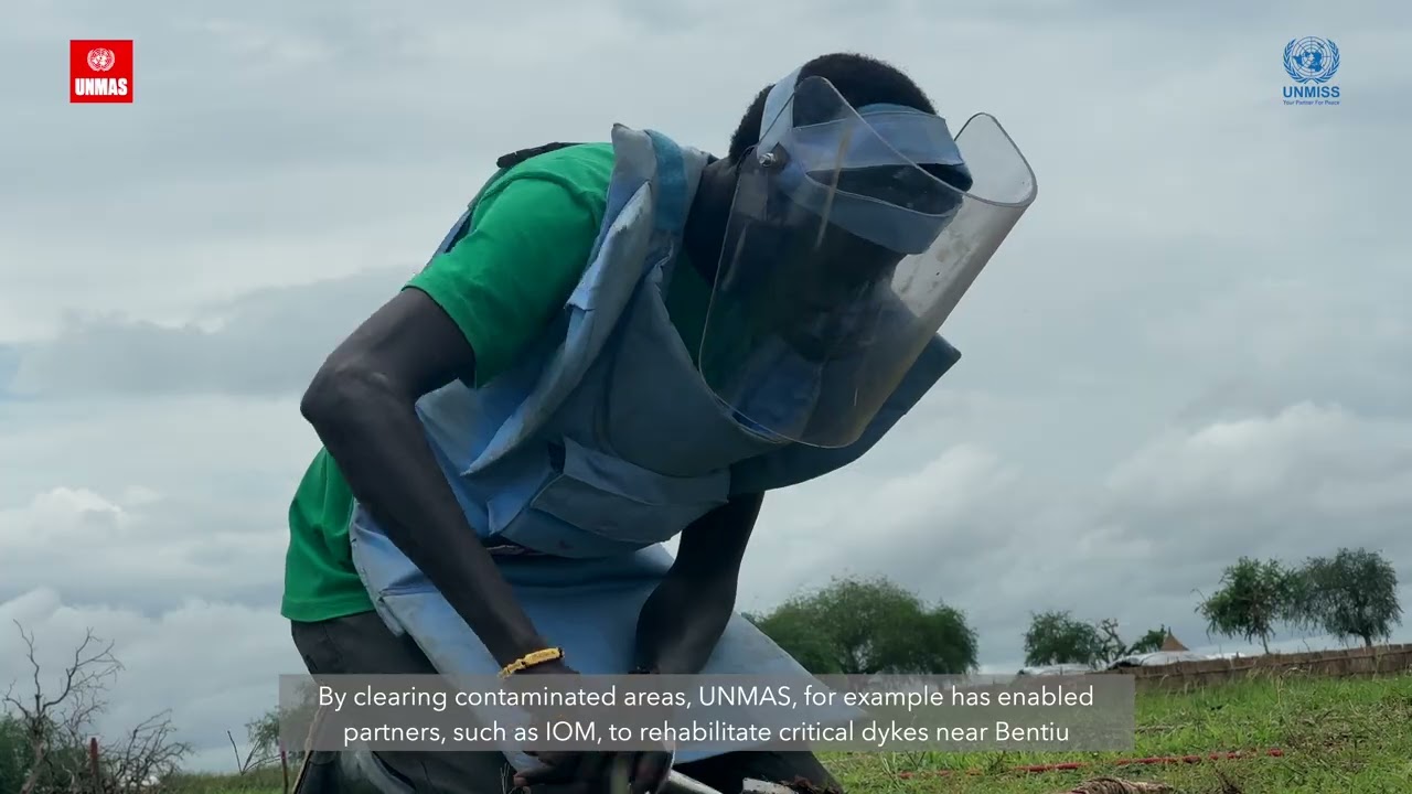 UNMAS South Sudan Enabled IOM Dyke Construction to reclaim land from flooding near Bentiu