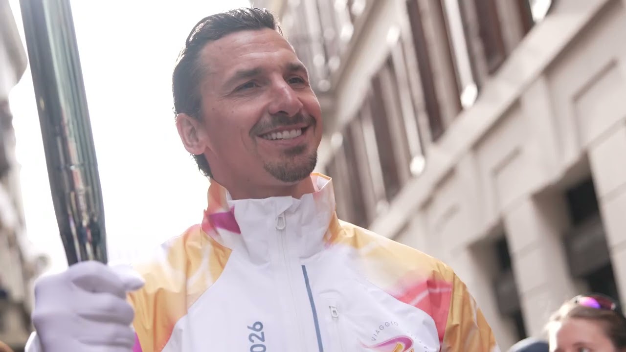 ⚡️Zlatan sfila per le strade della città con la fiamma olimpica e l'atmosfera è pura elettricità