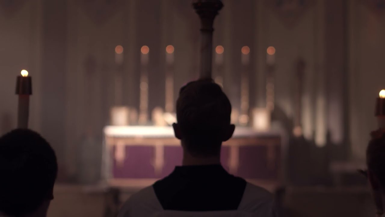 MISSA TRIDENTINA - O CORAÇÃO DA TRADIÇÃO CATÓLICA