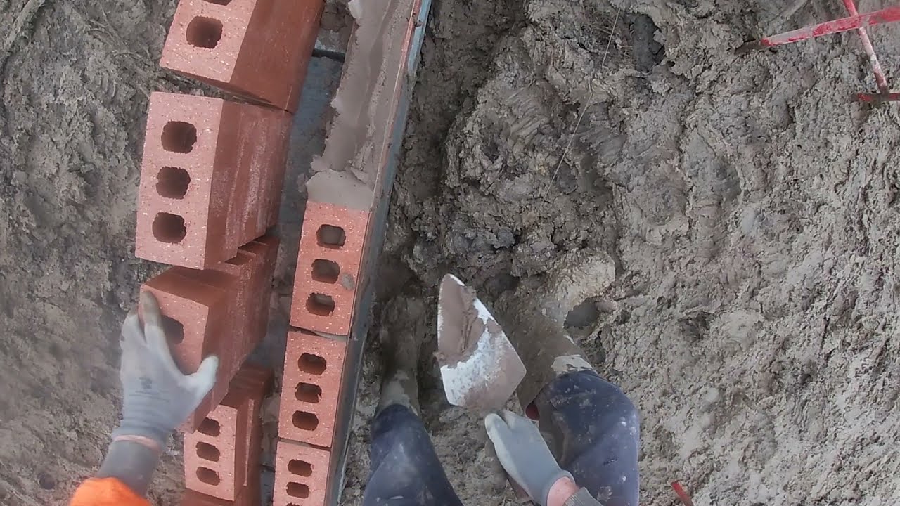 Fast Trowel Bricklaying 14 bricks In 1 Minute $&pound;$