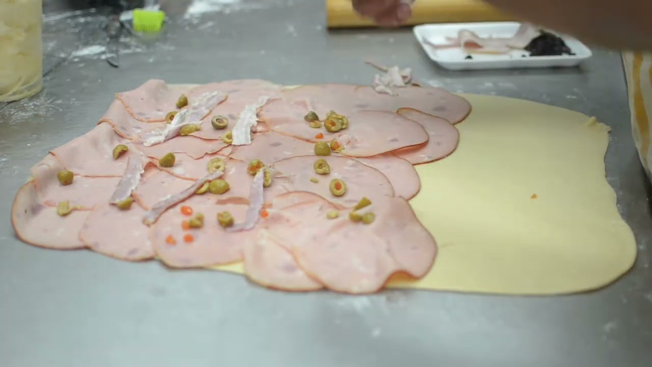 #TécnicaPanadera Estirado y Formado de Pan de Jamón 40 cm X 50 cm para rebanada en espiral.