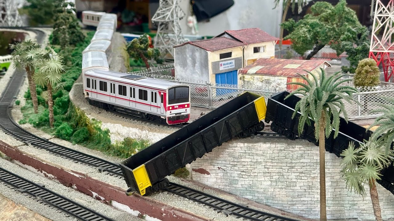 Drama kereta api KRL Commuterline menabrak KA Babaranjang CC205 yg mogok di rel Melengkung#train 