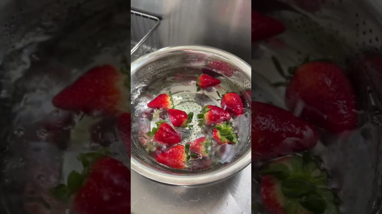 KITCHEN TIPS: HOW TO KEEP STRAWBERRIES FROM MOLDING SO FAST.