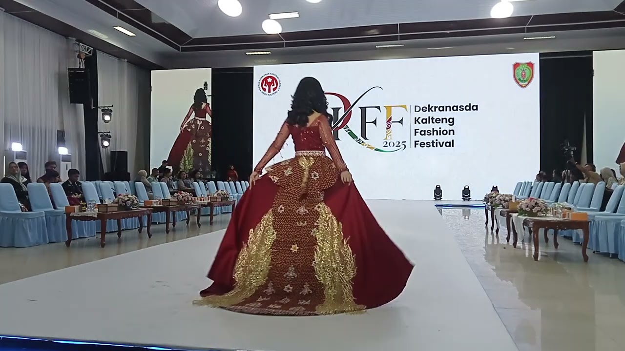 Kategori- D Dekranasda Kalteng Fashion Festival 13 Desember 2025.
