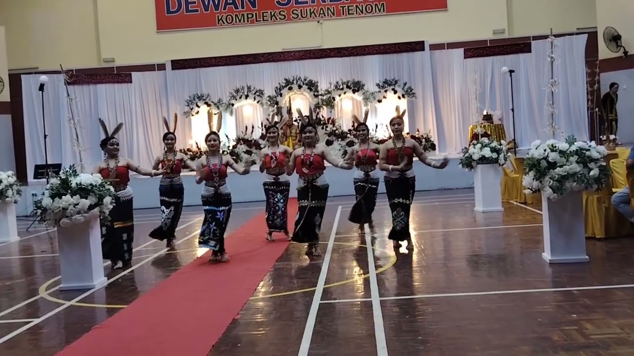 Persembahan tarian dari marais center, tenom