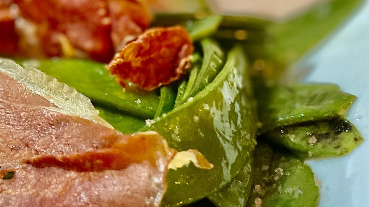 TIRABEQUES salteados con CRUJIENTE de Jamon / ￼ Snow peas with crystal ham