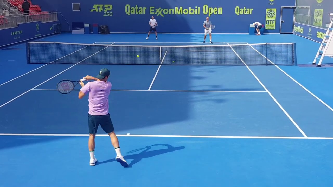 ROGER FEDERER warm up for his quarter finals match @qatar exx0nmobil open 2021