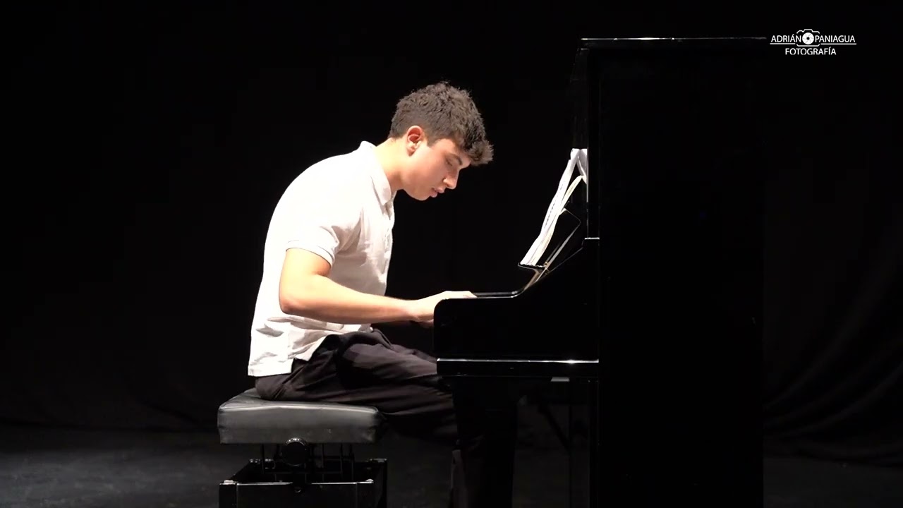 Carlos Delgado San Juan interpreta River Flows In You de Yiruma