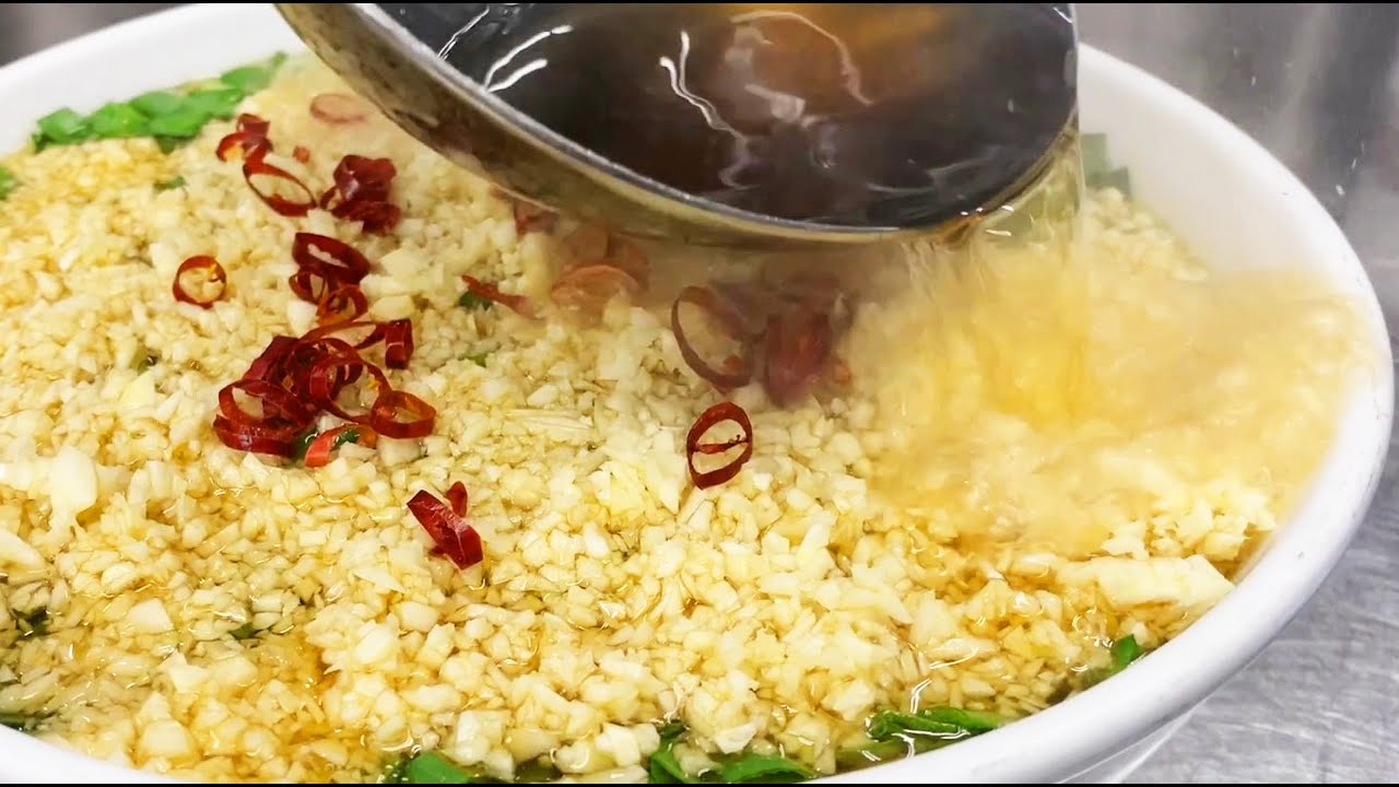 やはり韮とニンニクのラーメンはまちがっている。【にんにく韮ラーメン】super garlic ramen with chinese chive and grilled pork.日式大蒜韭菜拉面