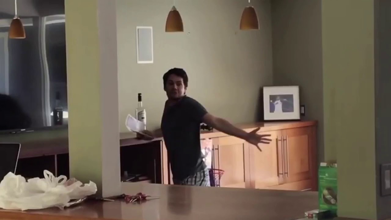 dylan o’brien singing & dancing to ‘Let It Go’