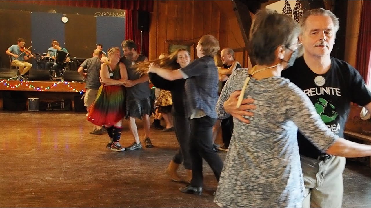 Contra dancing to the Dam Beavers at Echo Summit 2023 - Box the Gnat Contra