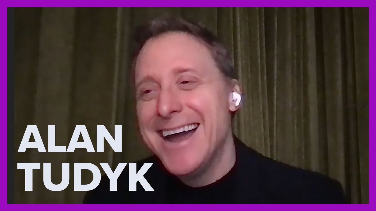 Alan Tudyk reflects on his Hollywood career & taking over earth in 