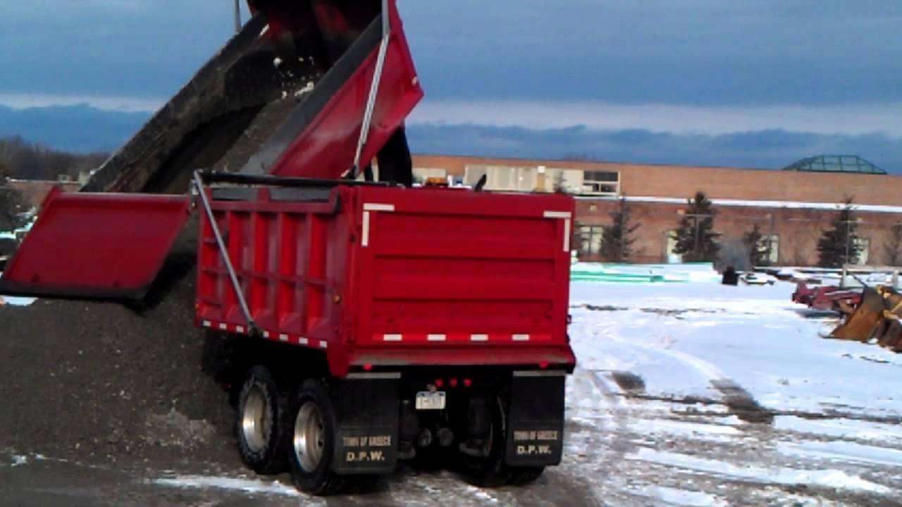Pup trailer dumping