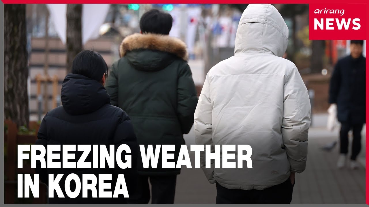 People wrapped up head to toe as cold snap hits Korea