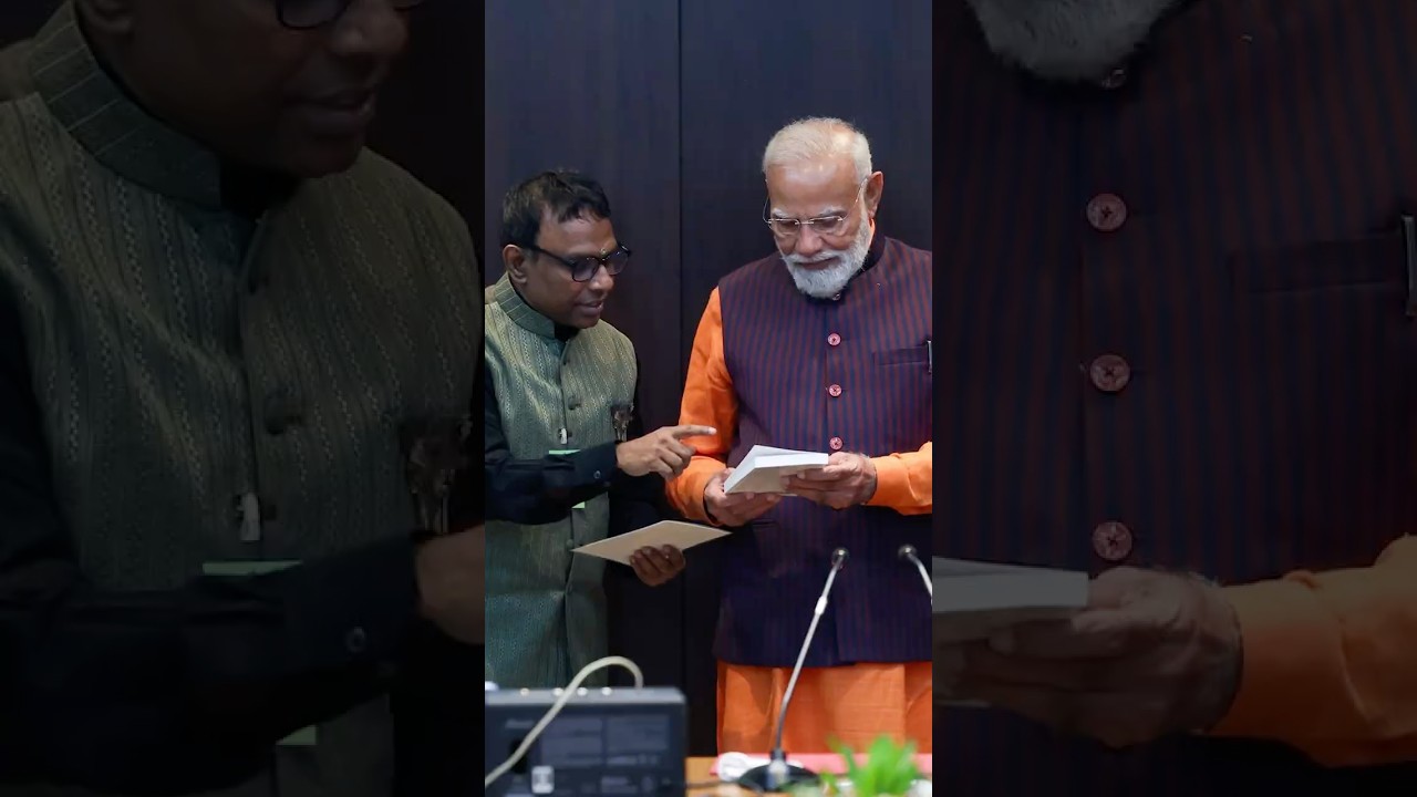 When Thiru Ramesh Vinayakam sings&hellip; A soulful moment with PM Modi! Check out
