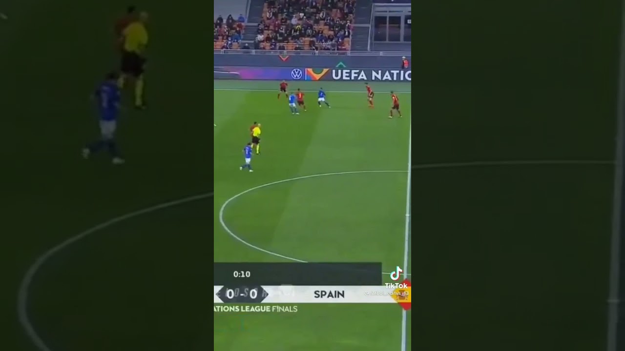 Gavi Fc Barcelona youngster debut vs Italy 😧