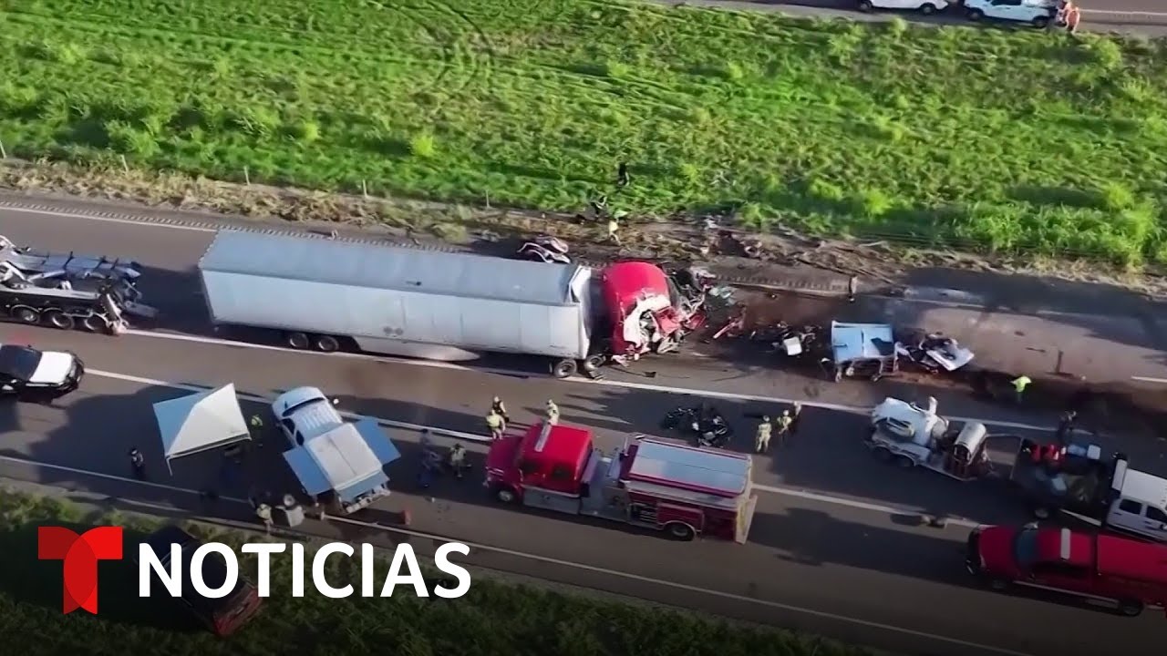 Sobrevivientes de un choque múltiple en Texas relatan el mortal accidente | Noticias Telemundo
