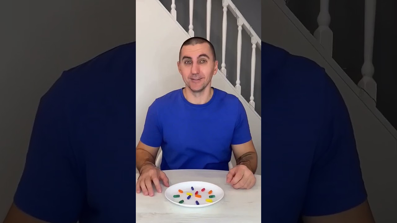 Bu bir kapsül değil, sapı olan bir elma. 