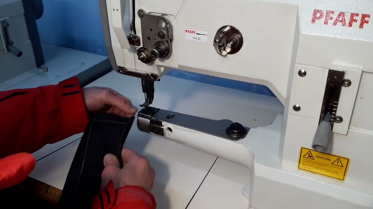 Pfaff 335 , Рукавна машина, потрійного транспорту.
