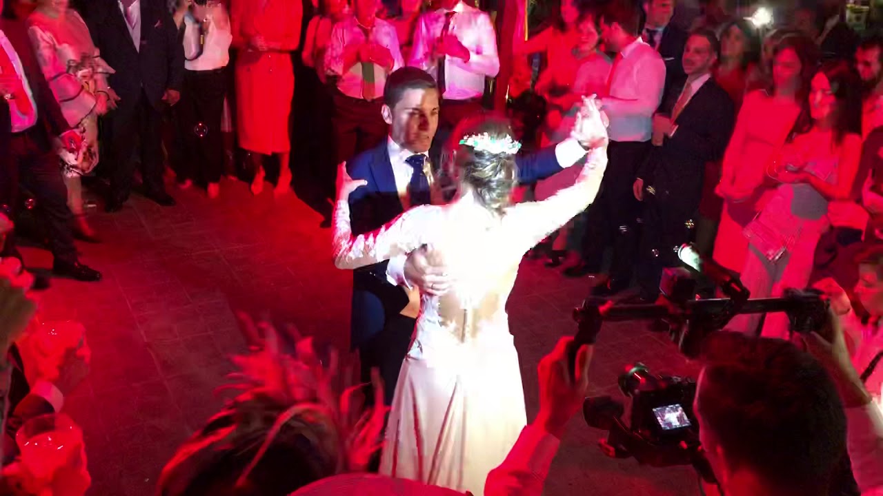 QUE BONITO BAILE DE NOVIOS (BACHATA Y VALS))ESPECTACULAR
