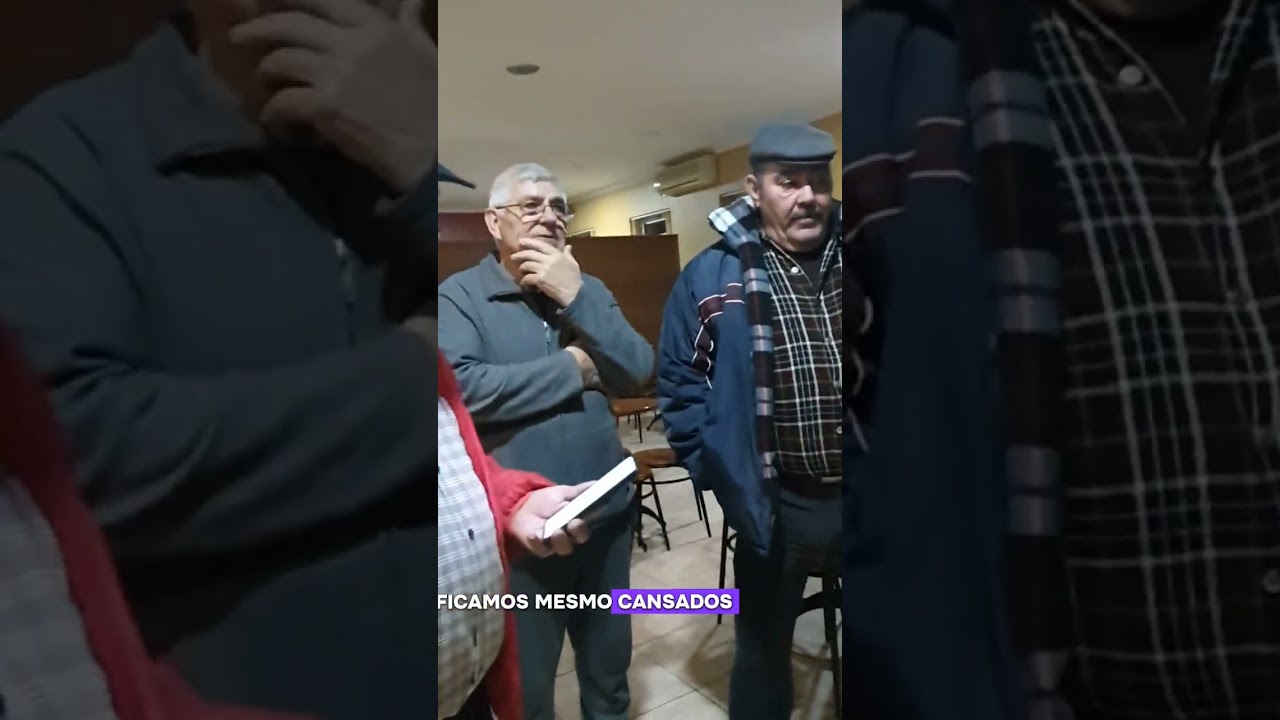 Grupo a cantar a Janeiras 