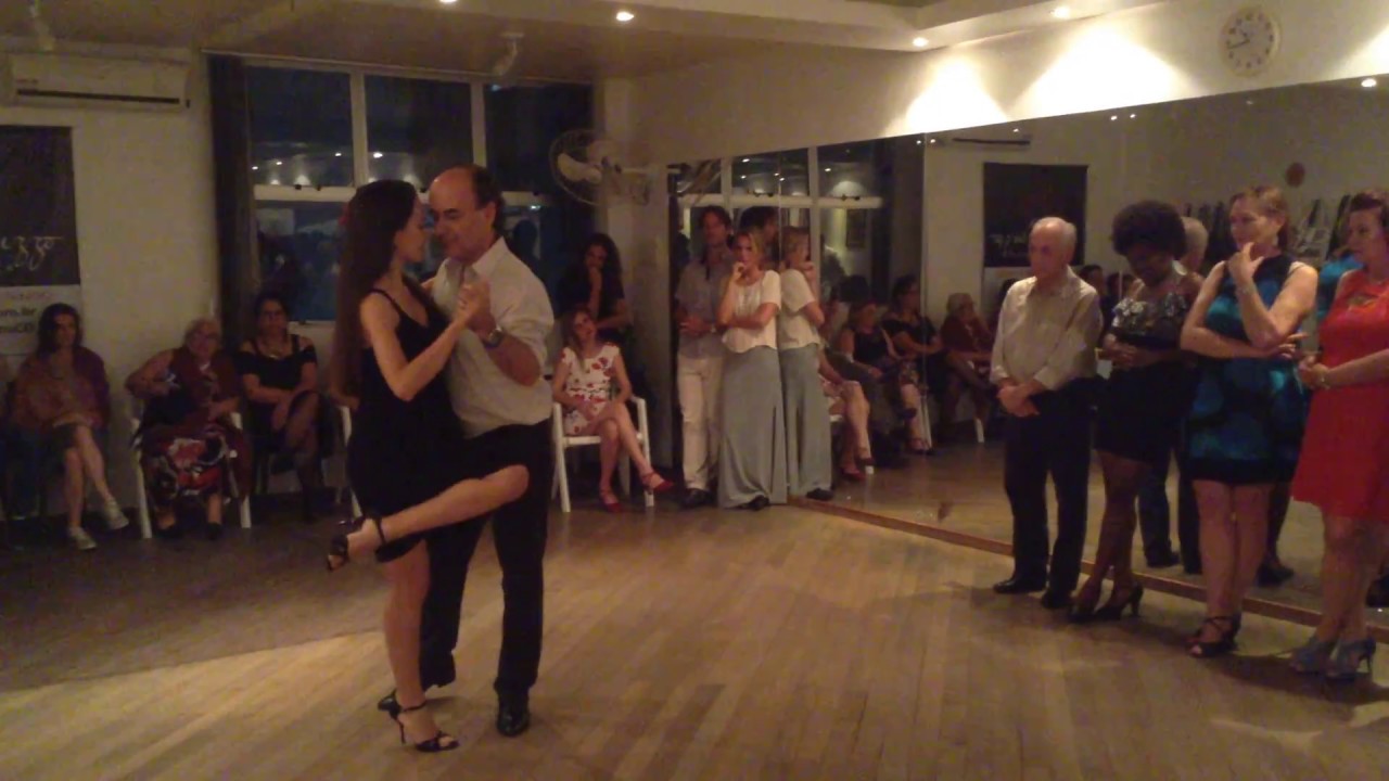 Tango em Florianópolis: Improviso de Carlos Peruzzo e Emily Ferreira. 2016.