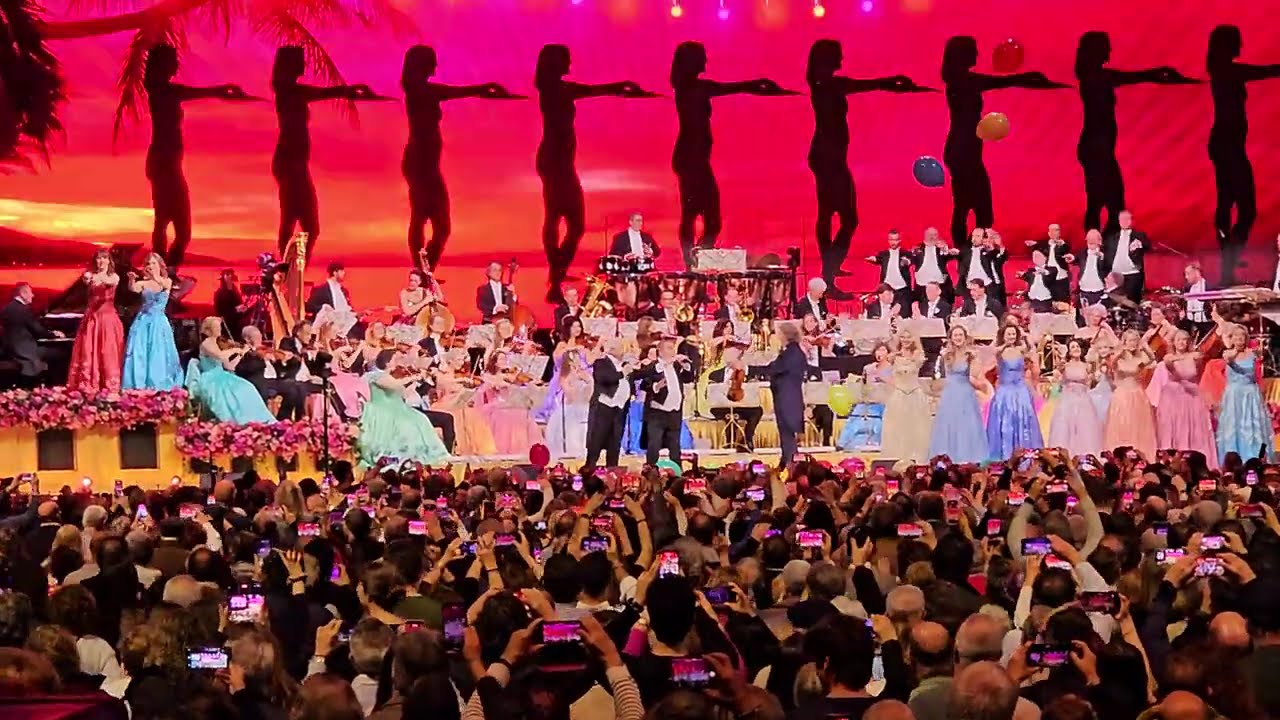 LOS DEL RIO, ANDRÉ RIEU & JOHANN STRAUSS ORCHESTRA - Macarena (Remix) Live in Madrid 2026 4K